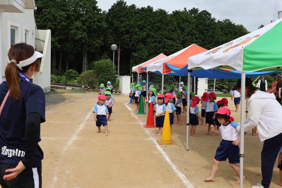 ヨコミネ式のプリント学習に取り組む園児たちの写真